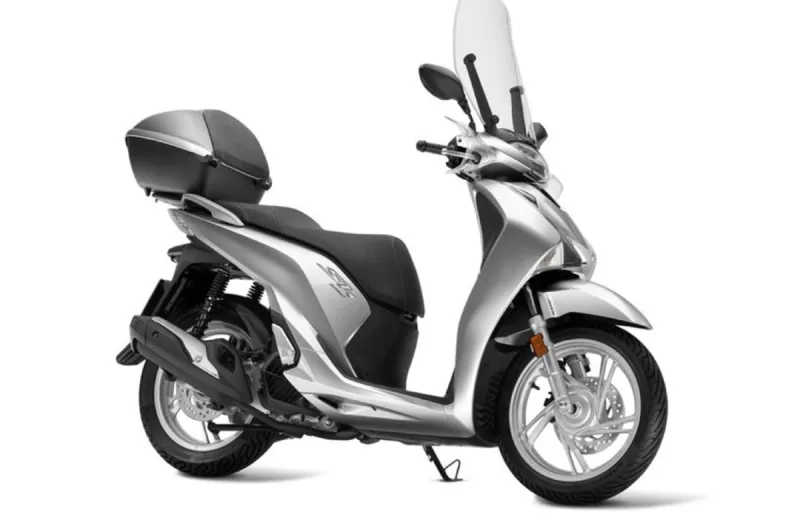 Honda SH 125 ABS bauletto keyless e parabrezza a noleggio a lungo termine a Rozzano
